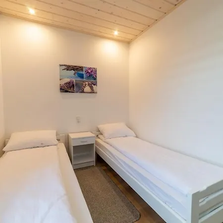 게스트하우스 Pensjonacik Krystyna - Krystyna 3*