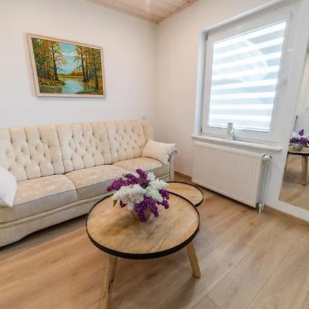 Pensjonacik Krystyna - Krystyna Mikołajki