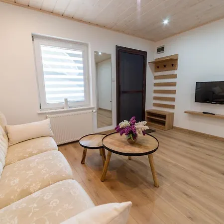 Pensjonacik Krystyna - Krystyna Mikołajki