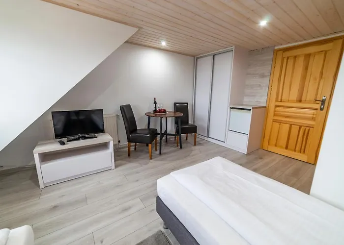 Pensjonacik Krystyna - Krystyna Mikołajki